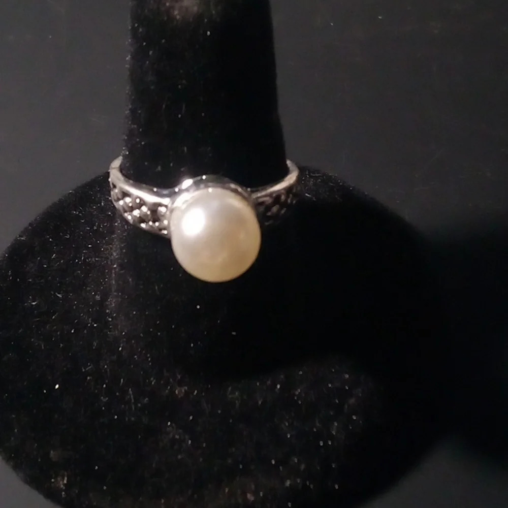 ❤️3/$10❤️NIP - Silver Tone Hollow Style New Design Ring - 6.25